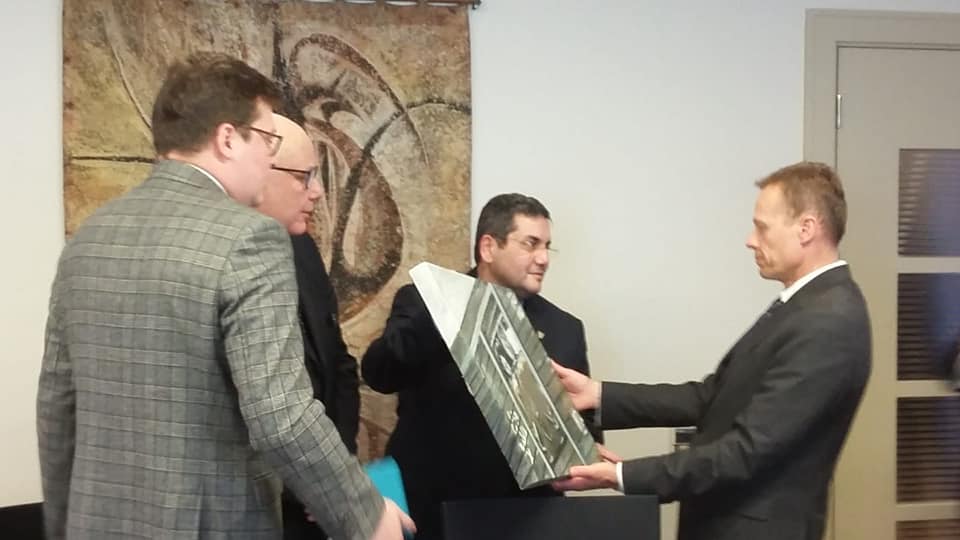 72242049 10157194662018283 304275192853561344 n