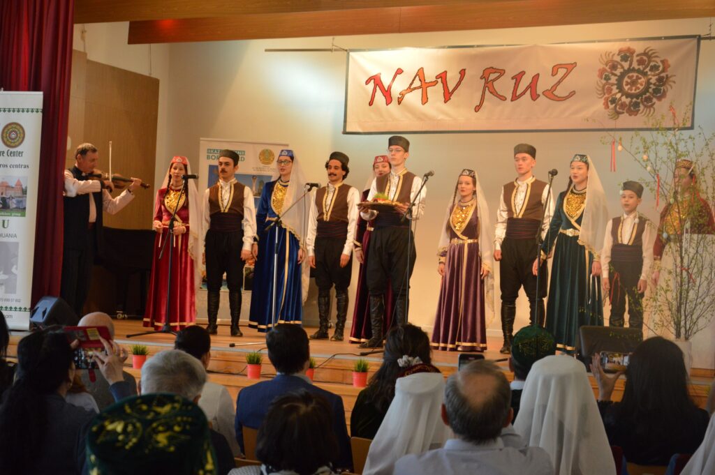 Bizim gençler sahnede