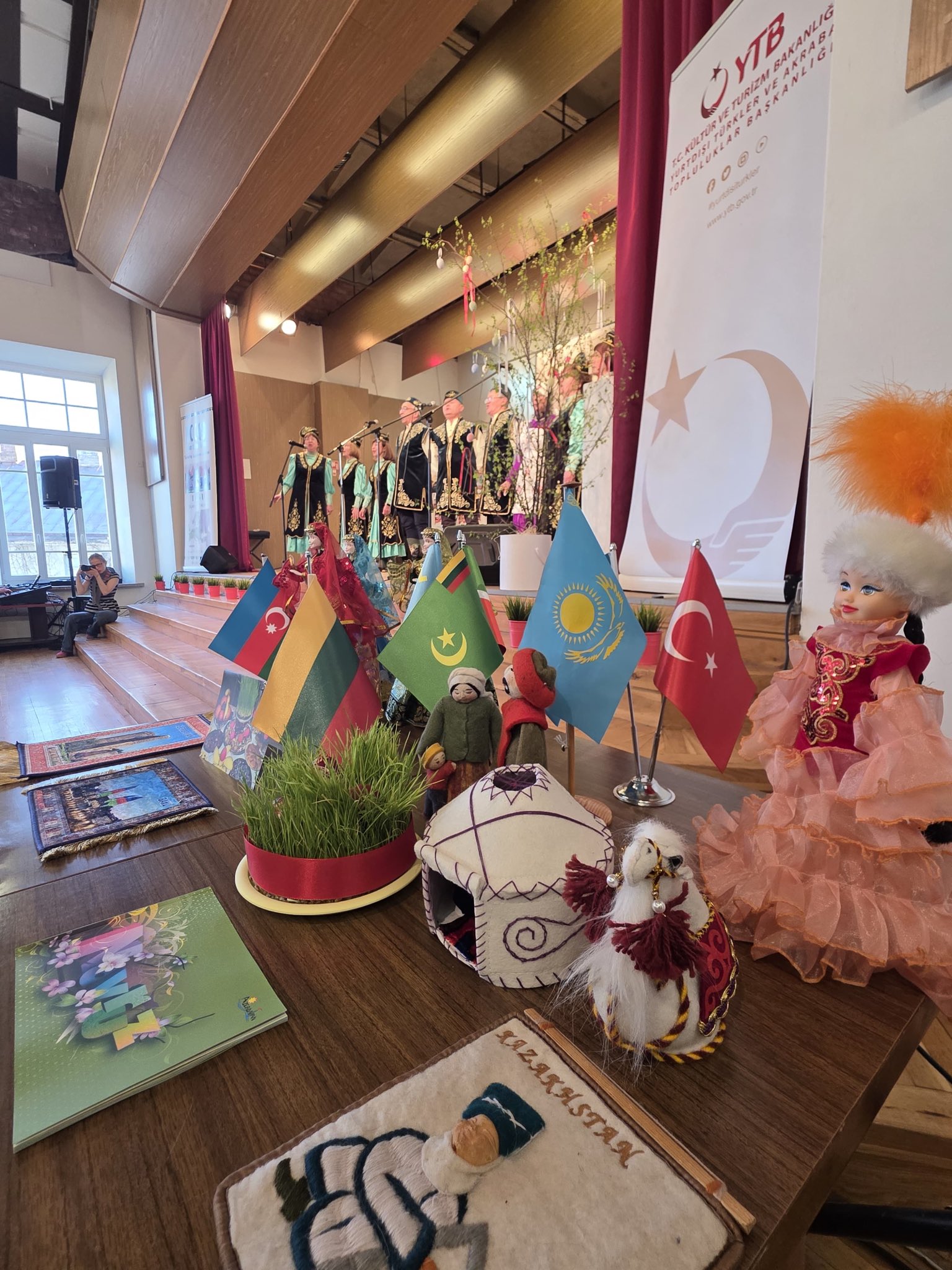 Sahnenin yandan görünüşü